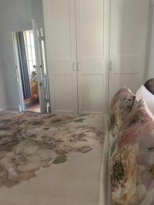 Spacious Art Deco 2 bedroom apartment in premium position