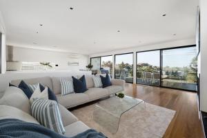 Seaside Sorrento - stunning views, walk to shops and beach - 4hvězdičkové hotely ve městě Sorrento