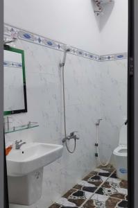 Nhà Nghỉ Hoàng Anh bờ kè