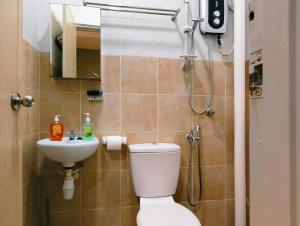 Senai three storey landed 14pax 5BR near airport