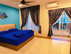 Senai three storey landed 14pax 5BR near airport