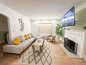 Beautiful Charming Downtown Home - دييب