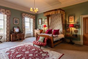 Errol Park - Stately Home & Views Sleeps 40