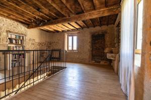 Maisons de vacances Le Moulin du Riousset, 10 personnes, 2 logements possibles communicants ou independants, charme des vieilles pierres et calme garanti : photos des chambres