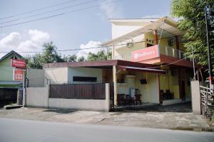 RedDoorz at Hening Homestay