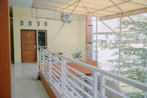 RedDoorz at Hening Homestay