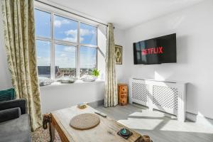 The Loft - with skyline views