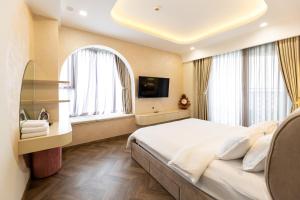 Midtown Premium Apartments