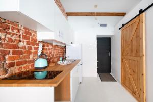 Loft Hideaway Studio by BookingHost