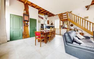 Cozy Home In Cossaye With Wifi