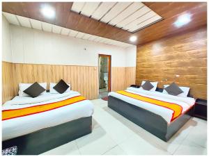 HOTEL NILAM # R - PALACE Near Lake - Hygiene & Spacious Room - Prime Location Best Hotel in NAINITAL