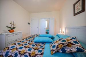 Alloggio romantico nel verde in fronte Acquardens