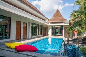 Narintara Private Pool Villas - Free Tuk-Tuk Service to the Beach!