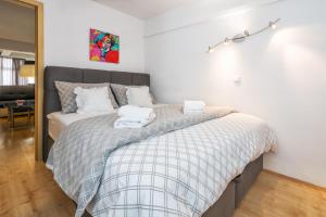 Relaxing 2BD Apartment, Ground Floor - Walk to Old Town