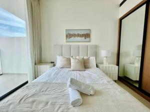 Stylish 1br In Jvc Balcony, Pool & Free Parking