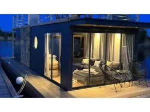 The houseboat Astrid - Falkvik