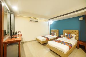 FabHotel Pleasure Inn - Near DB Mall