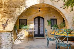 Cosy Hideaways in Traditional Maltese House