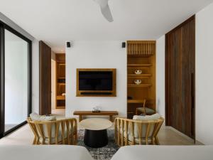 Villa Toro Spacious 6BR Walk to Beach