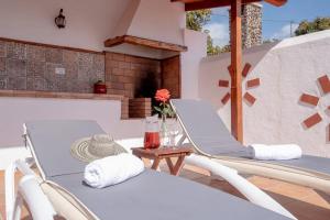 El Amanecer - villa privada con piscina agua salada, barbacoa y chimenea