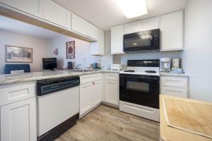 Gulf Shores Surf & Racquet 303A condo