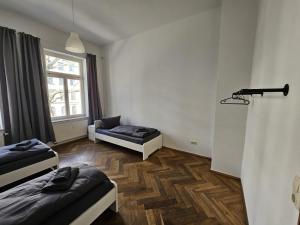 Sehr große Unterkunft mit 6 Schlafzimmern, Küche, Bad und großem Wohnzimmer im Herzen von Leipzig