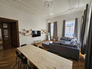 Sehr große Unterkunft mit 6 Schlafzimmern, Küche, Bad und großem Wohnzimmer im Herzen von Leipzig