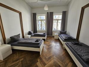 Sehr große Unterkunft mit 6 Schlafzimmern, Küche, Bad und großem Wohnzimmer im Herzen von Leipzig