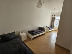 Sehr große Unterkunft mit 6 Schlafzimmern, Küche, Bad und großem Wohnzimmer im Herzen von Leipzig