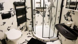 Black & White Apartment Prague by Wenceslas Square and Muzeum