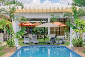 E L Westensee Resort