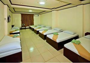 Curv Hotels minutes to Airport- Malls