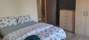 Room in Guest room - Charming Leicester Guest Room with Shared Facilities - Glenfield