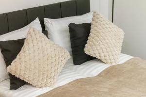 Elisabeth Nest w 2BR and AC by NW