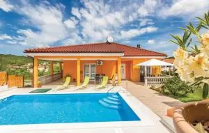 Holiday House with Pool Marika - Golaš