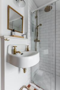 Painters Cottage in the Cotswolds