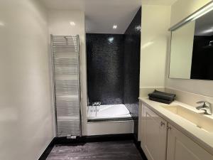 Frontal sea view apartment