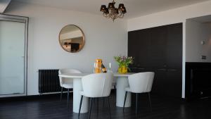 Frontal sea view apartment