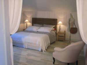 B&B / Chambres d'hotes Les pierres blanches : Chambre Double - Vue sur Jardin