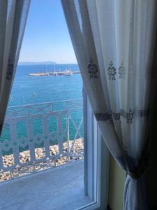 Caracciolo Seafront Charme Home