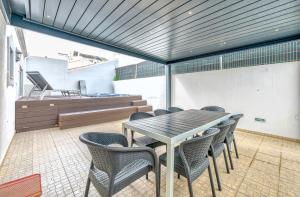 Full private 180sqm Villa - Terrace Jacuzzi - 200m Beach & Sea View