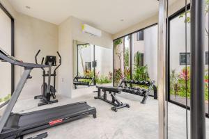 Ocean Breeze Villa - A few steps from the beach!