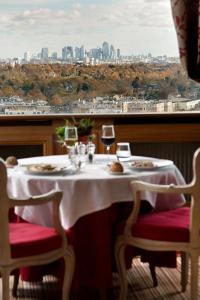 Hotels Pavillon Henri IV Hotel Restaurant Gastronomique Terrasse : photos des chambres