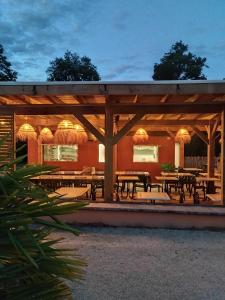 Campings Camping Domaine de Senaud : photos des chambres