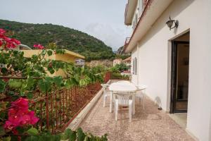 3-Person Apartment in city center by AlecosStudios