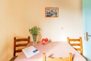 3-Person Apartment in city center by AlecosStudios