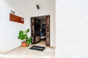 3-Person Apartment in city center by AlecosStudios