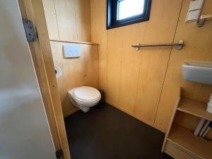 Duurzame cabin, gelegen in de natuur aan zee