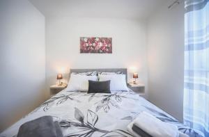 Apartment Nena - Spacious apartment with Balcony and Free parking