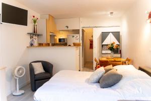 Studio avec jardinet dans résidence avec piscine